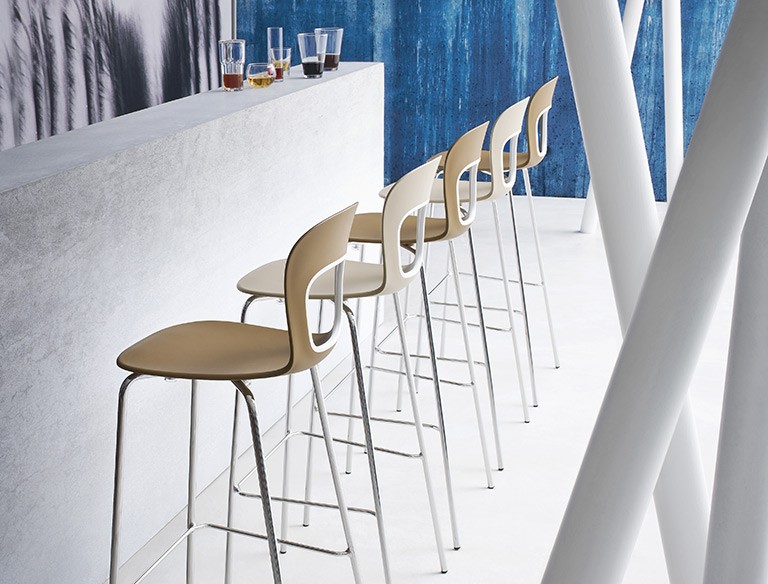 Główna galeria - Krzesło barowe / HOKER BLOG 78 firmy GABER - Made in ITALY - Biały z szarym obramowaniem (7)
