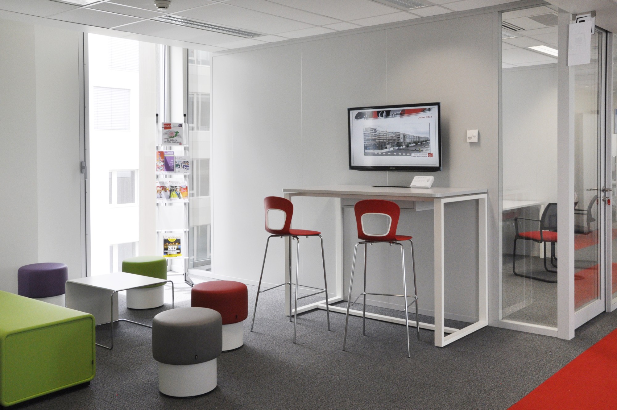 Główna galeria - Krzesło barowe / HOKER BLOG 78 firmy GABER - Czerwone z białym obramowaniem (7)