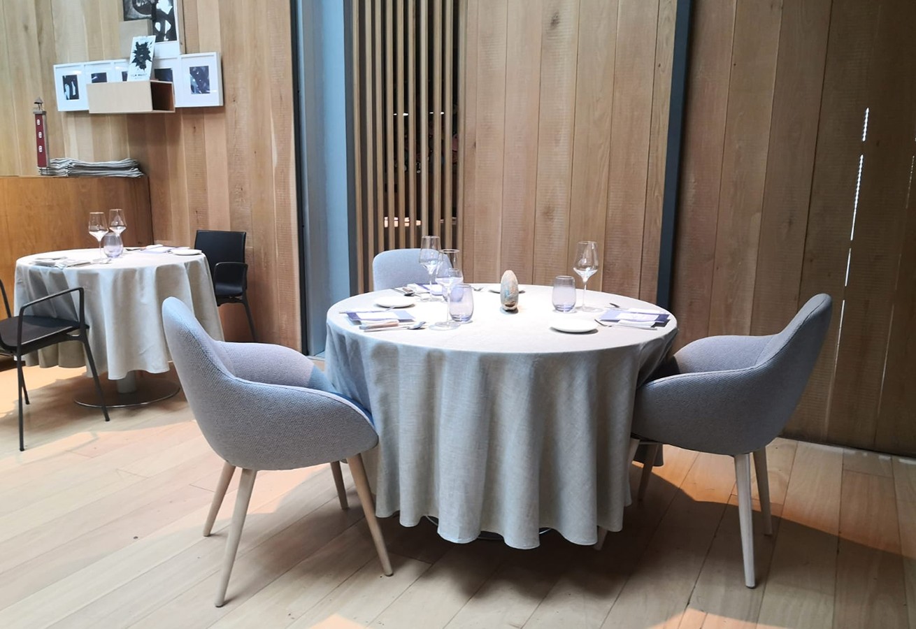 Główna galeria - Krzesło kubełkowe ENEKA firmy SOKOA - Różowe (7)