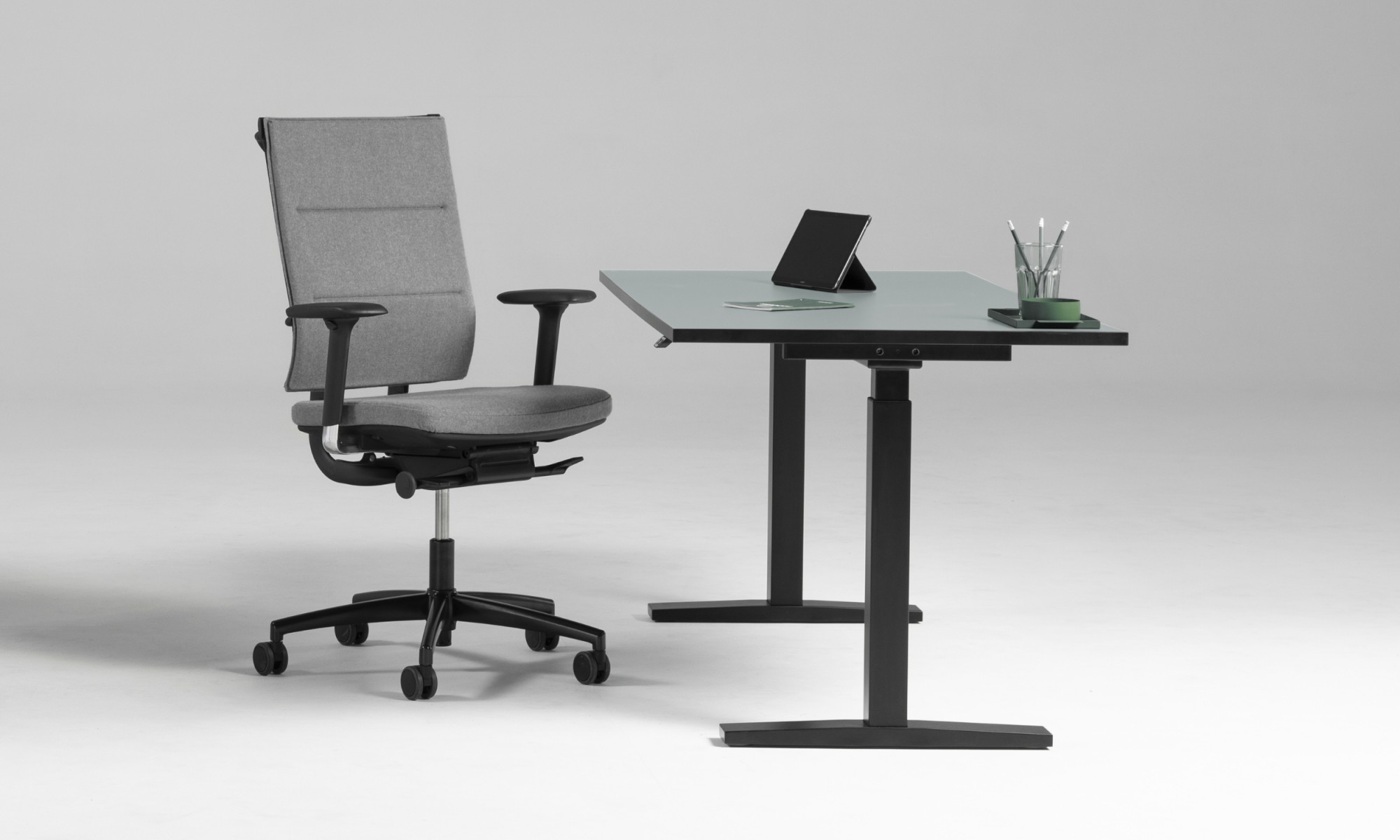 Główna galeria - Biurko elektryczne eUP 2 - biały blat czarna podstawa Nowy Styl 1200x700cm (4)