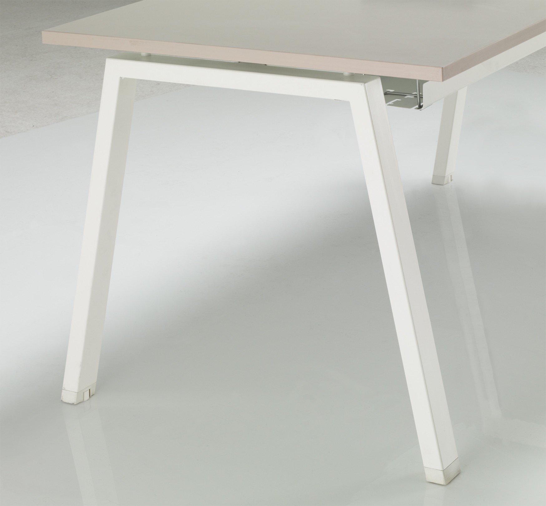 Główna galeria - Biurko Conecto 1600x800 Białe firmy Majencia-Nowy Styl (9)