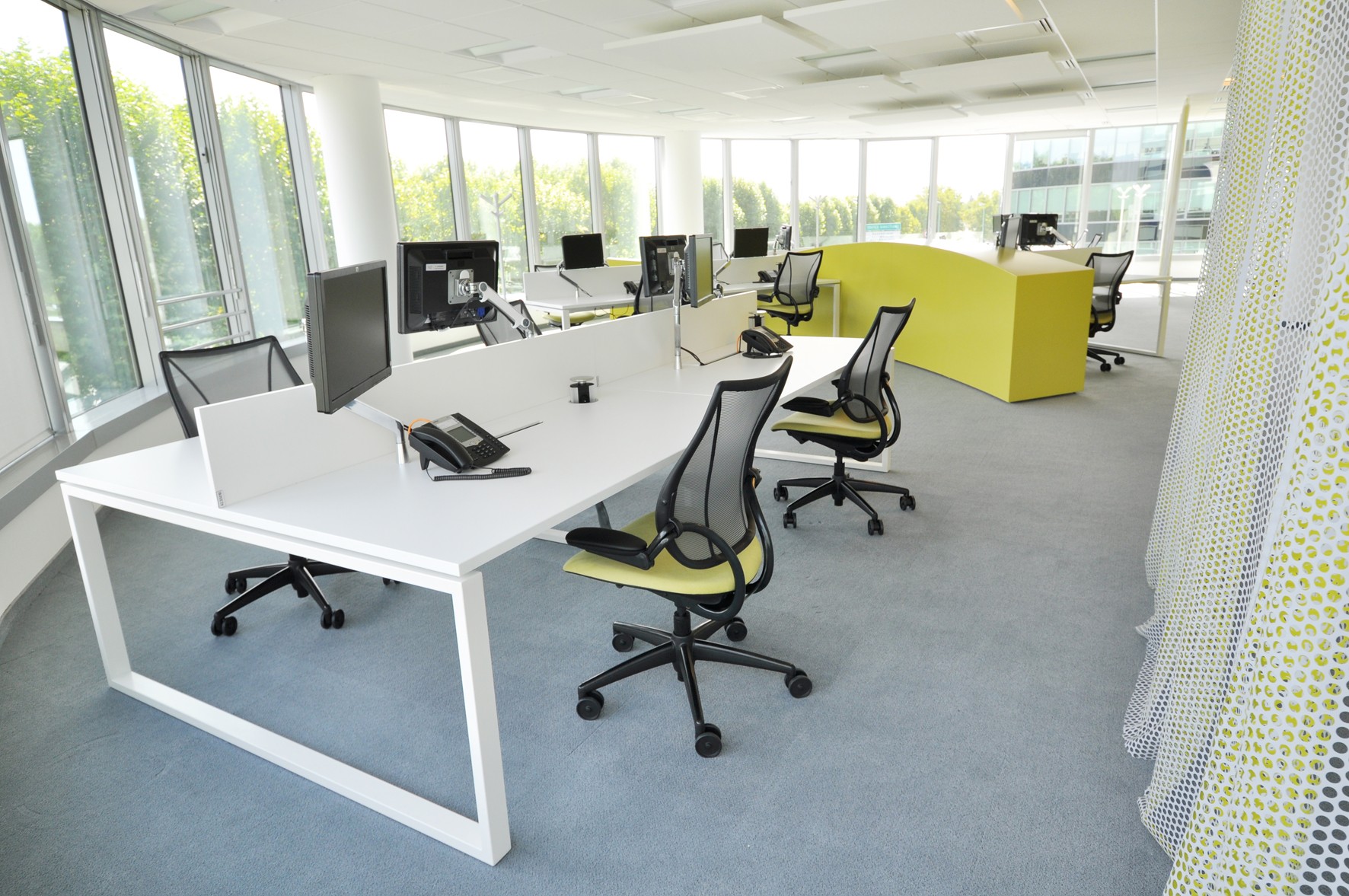 Główna galeria - Biurko Conecto workbench podwójne 1400x1600 z lampą firmy Majencia-Nowy Styl WORKBENCH (5)