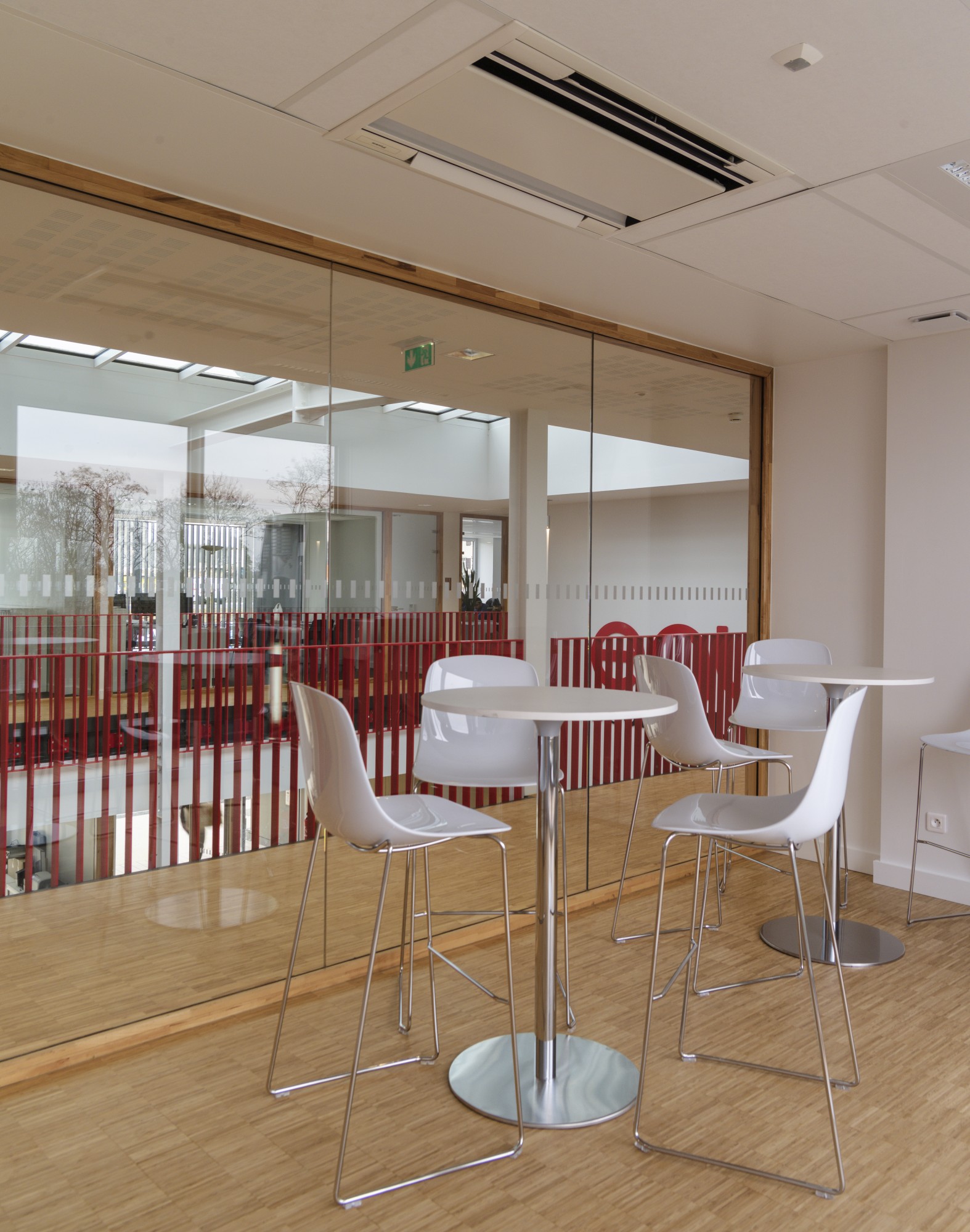 Główna galeria - Krzesło barowe / HOKER MOON Nowy Styl - Majencja (3)