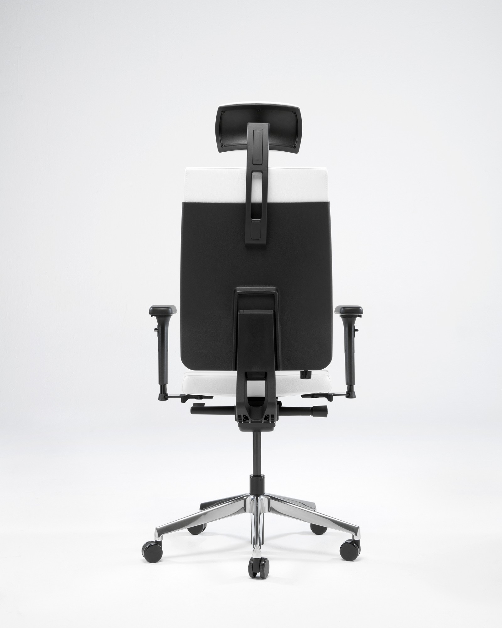 Główna galeria - Fotel Obrotowy DRAKKAR Nowy Styl - Majencia (2)