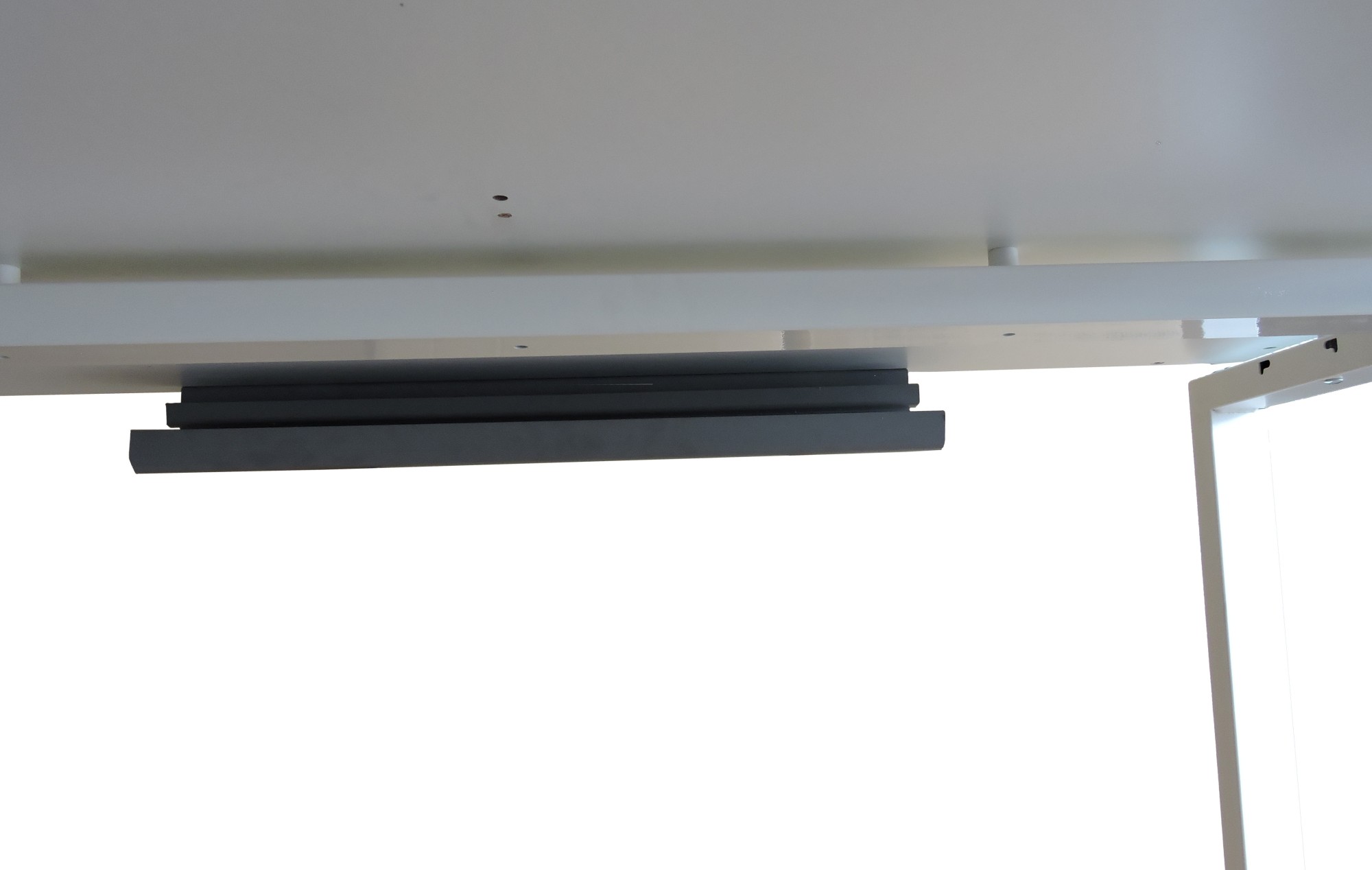 KANAŁ KABLOWY Poziomy, Maskownica do kabli Majencia 390 mm