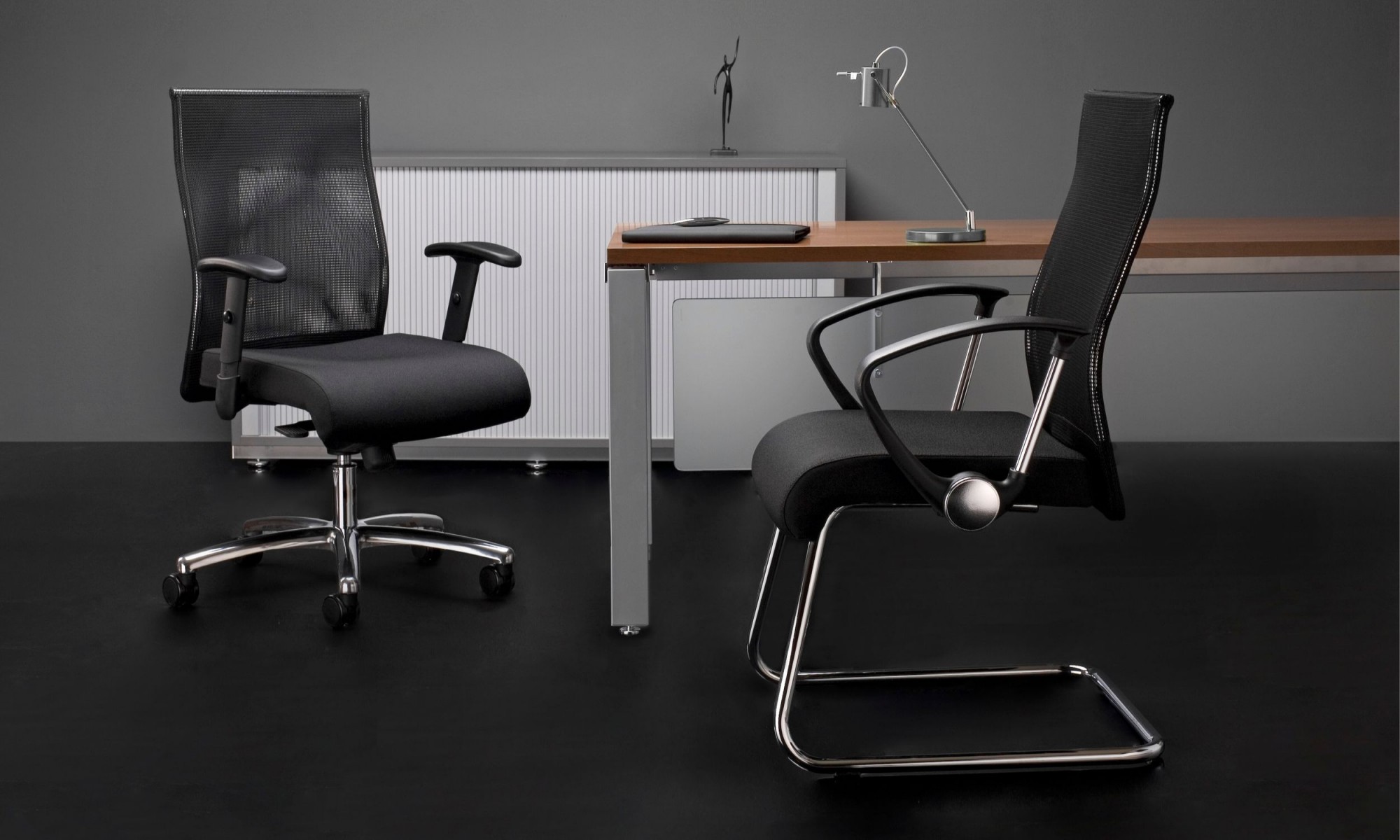 Główna galeria - Krzesło konferencyjne NEO-LUX 4L-ARM (2)