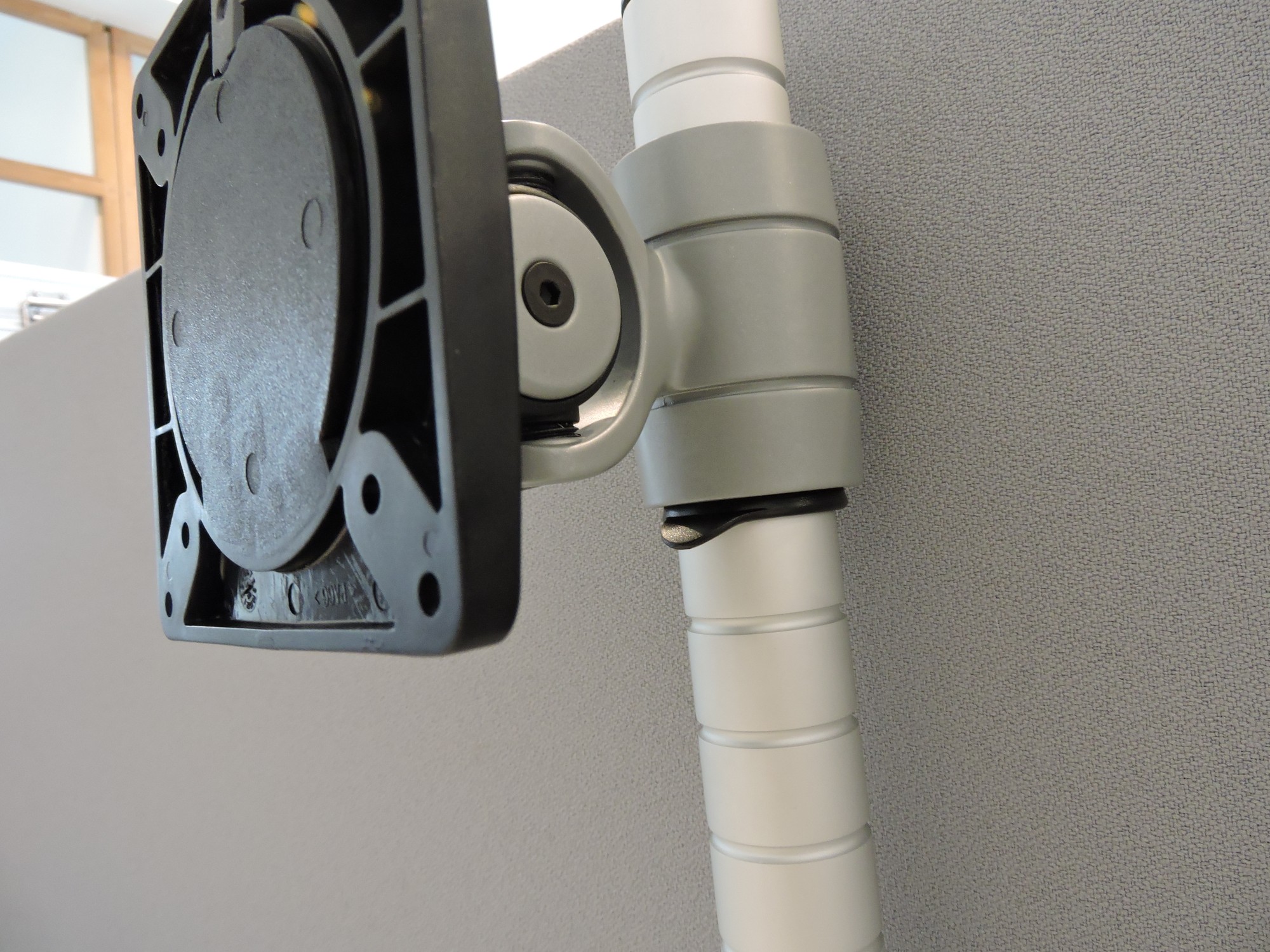 Główna galeria - Uchwyt do monitora WISHBONE firmy CBS (4)