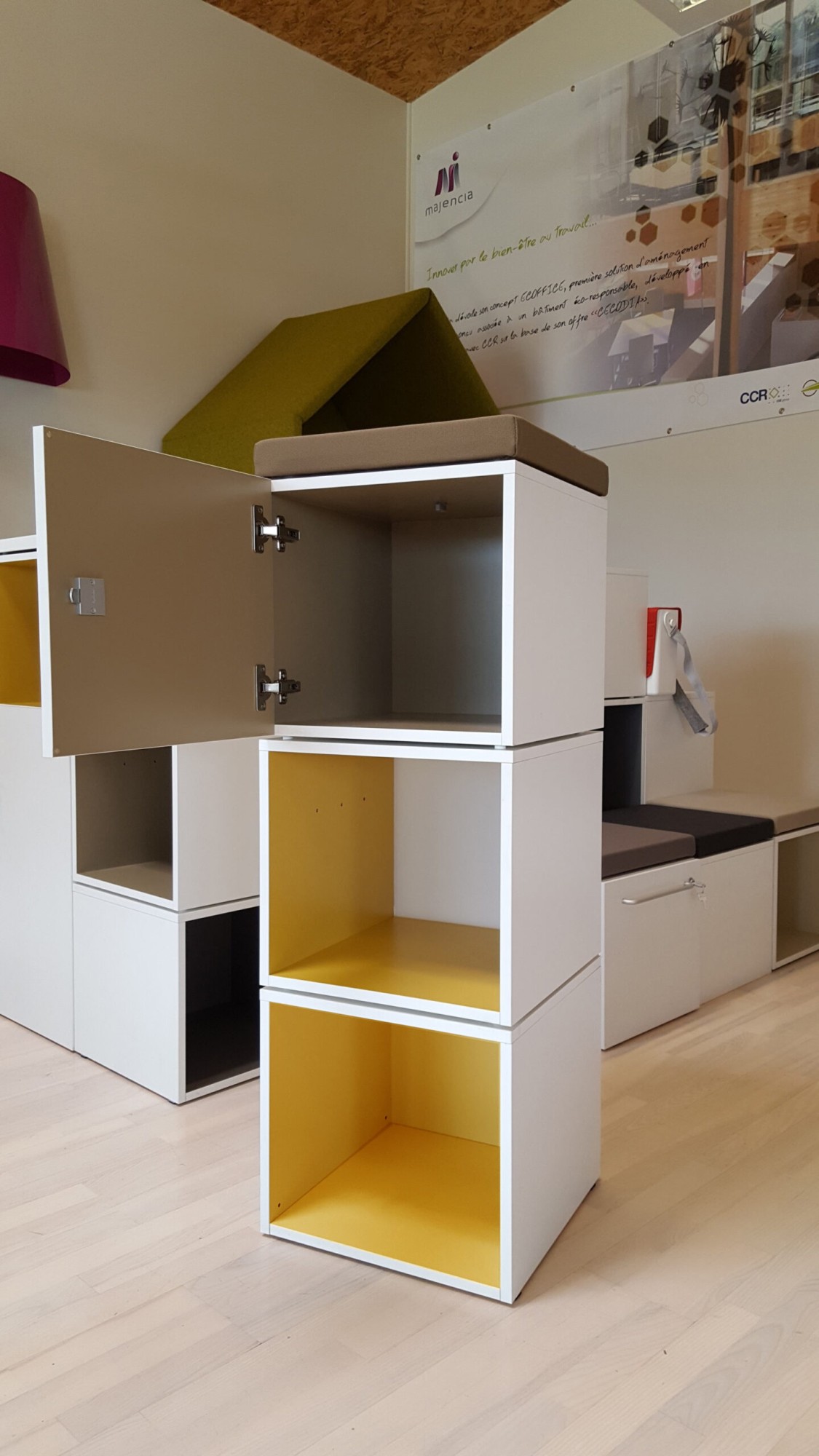 Główna galeria - Poduszka na szafkę Oxo kolor Ciemnobrązowy firmy Majencia - Nowy Styl (2)