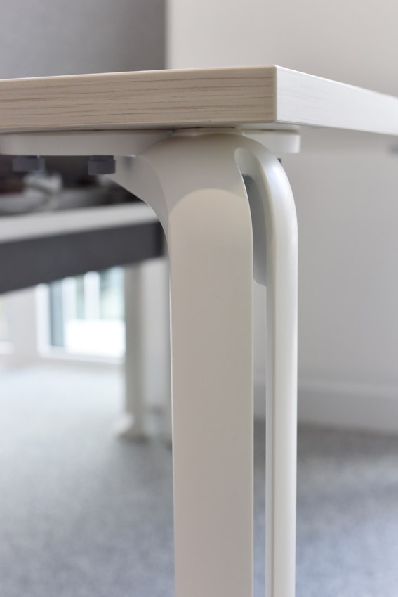 Główna galeria - Biurko Eklipse 1400x800x740 mm (szer x gł x wys) (5)