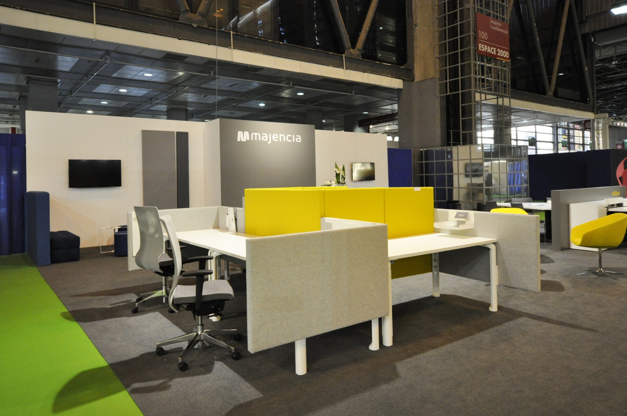 Główna galeria - Biurko Eklipse 1400x700 (szer x gł) z ekranem akustycznym H2 (2)