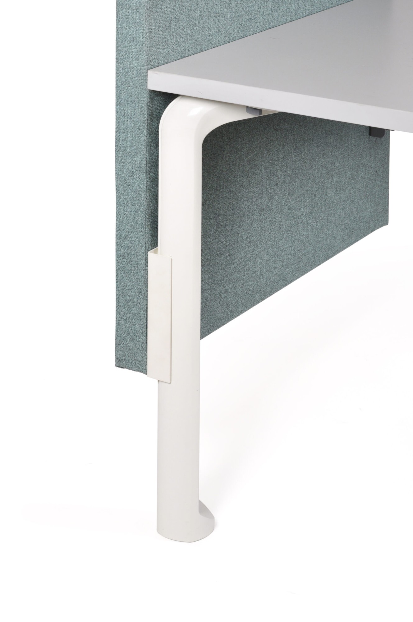 Główna galeria - Biurko Eklipse 1400x700 (szer x gł) z ekranem akustycznym H2 (8)