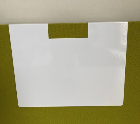 Tablica magnetyczna nakładana na przegrodę biurka 320 x 260 mm