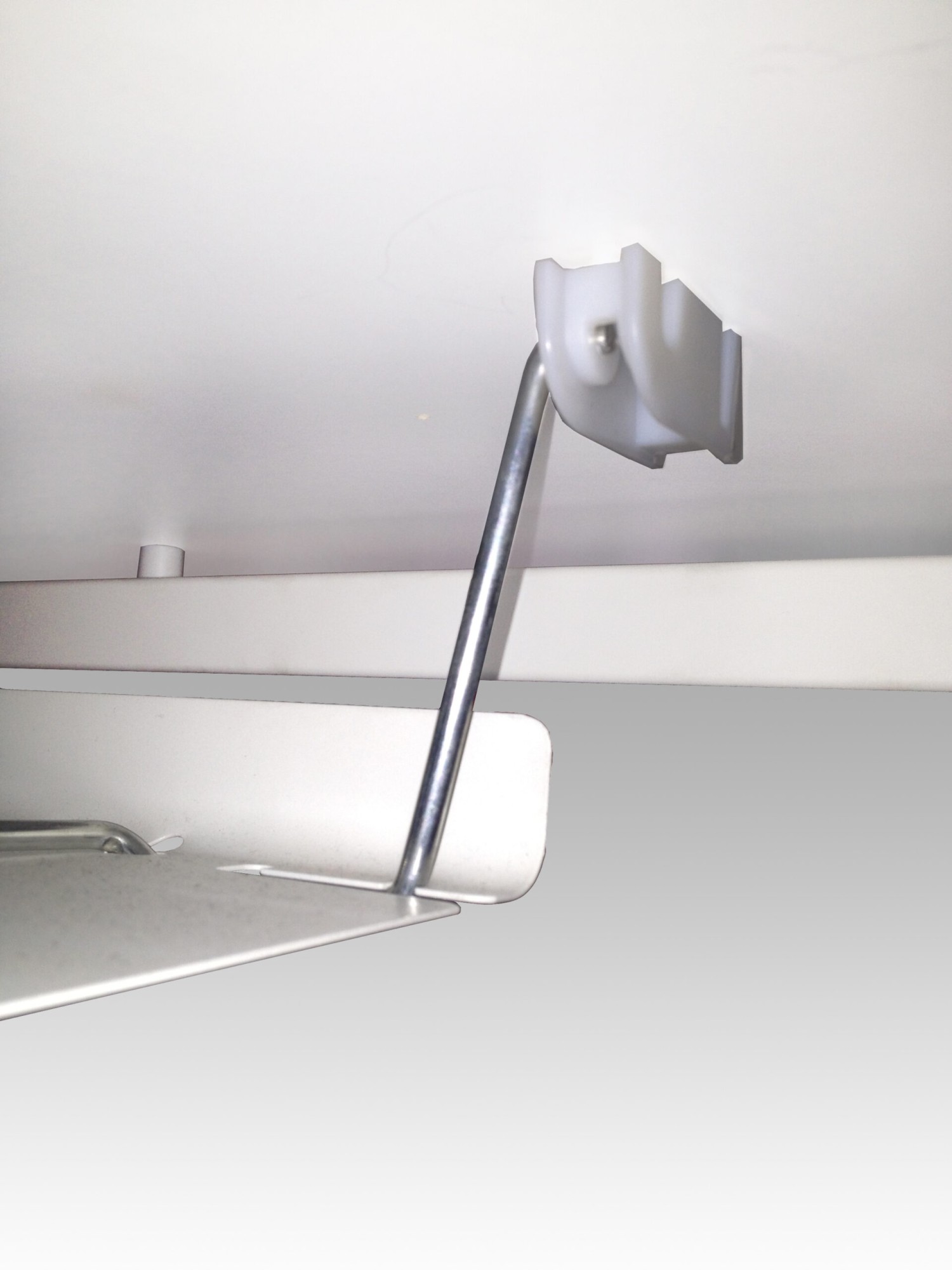 Główna galeria - Stół konferencyjny Conecto 1200 x 1200 mm z kanałem kablowym i przelotkami (4)