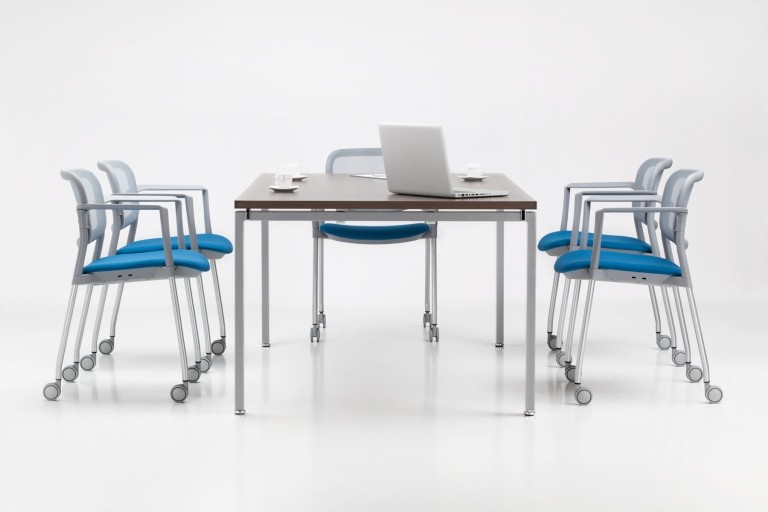 Główna galeria - Krzesło konferencyjne NEROLI Nowy Styl - Majencia Kółka bez pulpitu i podłokietników (3)