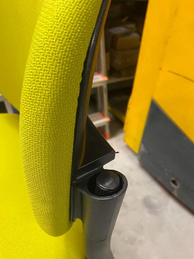 Główna galeria - Krzesło konferencyjne NEROLI Nowy Styl - Majencia Kółka bez pulpitu i podłokietników (6)