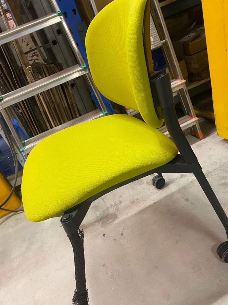 Główna galeria - Krzesło konferencyjne NEROLI Nowy Styl - Majencia Kółka bez pulpitu i podłokietników (8)