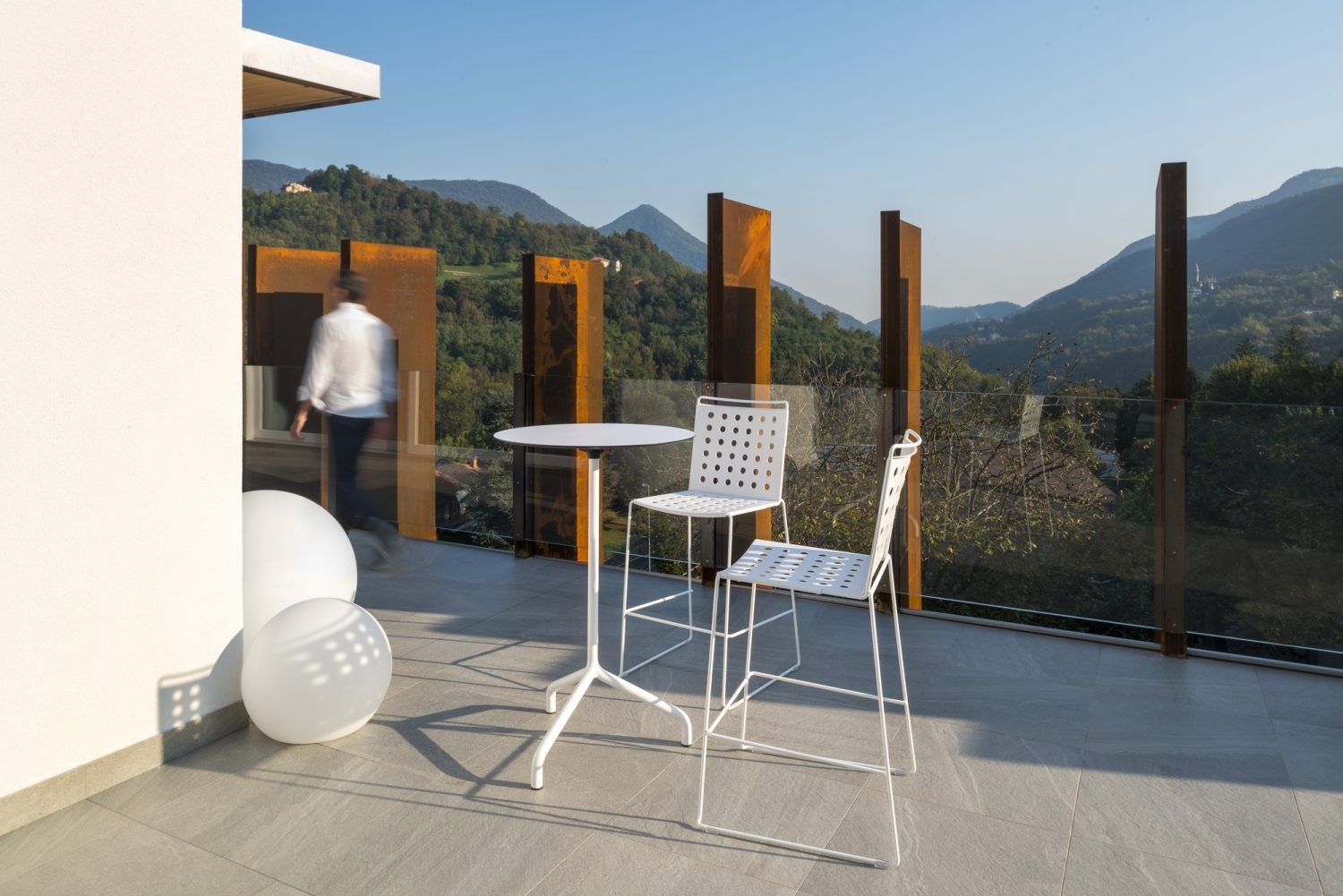 Główna galeria - Okrągły stół barowy Ribaltino Włoskiej marki URBANTIME do ogródków restauracyjnych wysoki 1065 mm (7)